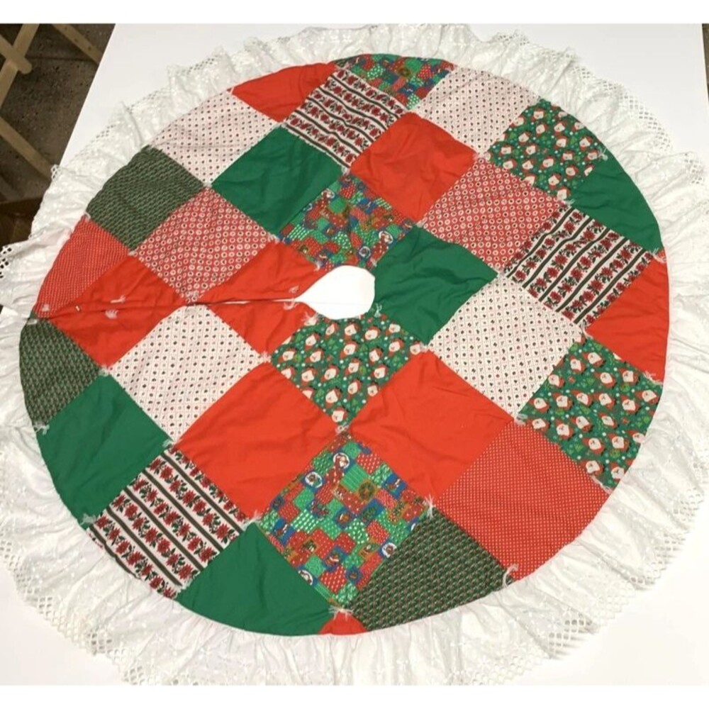 Patchwork Quilted Christmas Tree Skirt Red Green Santa Eyelet Lace Ruffle Holida
